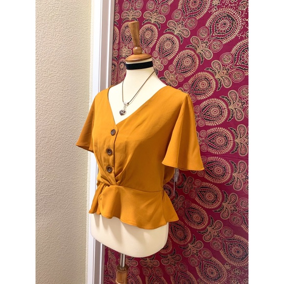 π Amazing summer city top - Picture 3 of 11